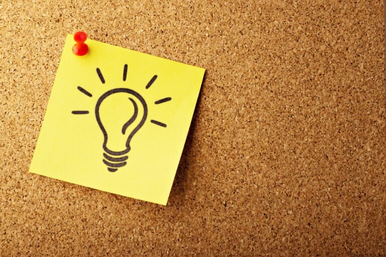 Corkboard with a light bulb sticky note idea